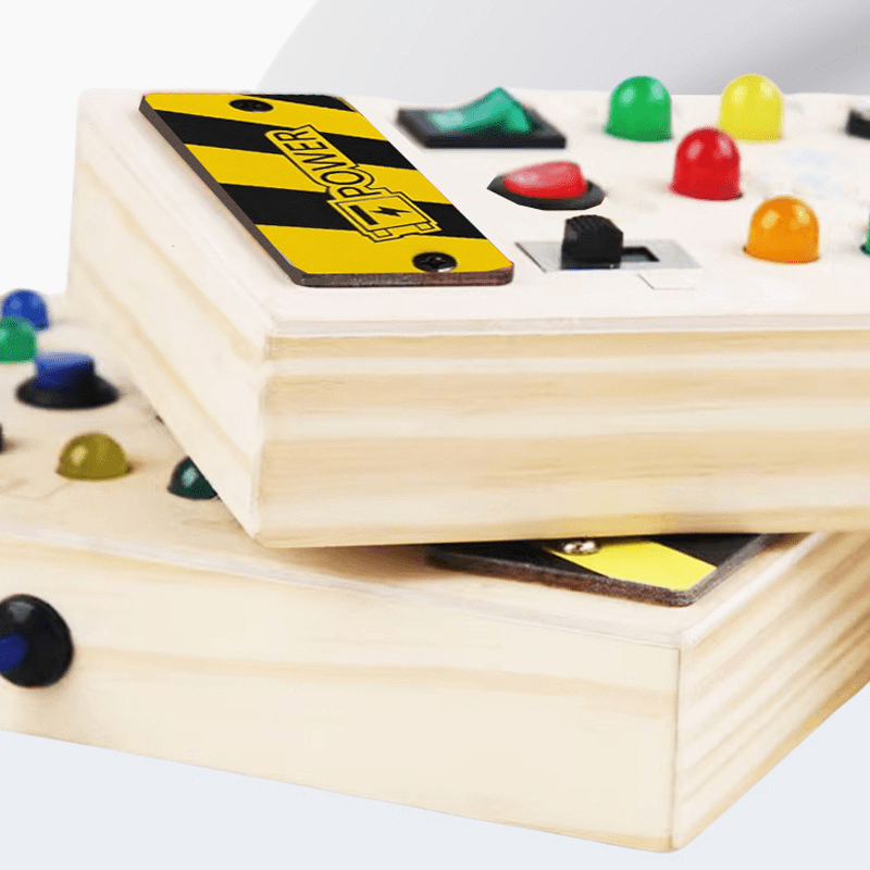 Tableau d’activités Montessori en bois avec interrupteurs et lumières LED